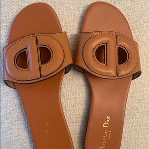 Dior Style slides